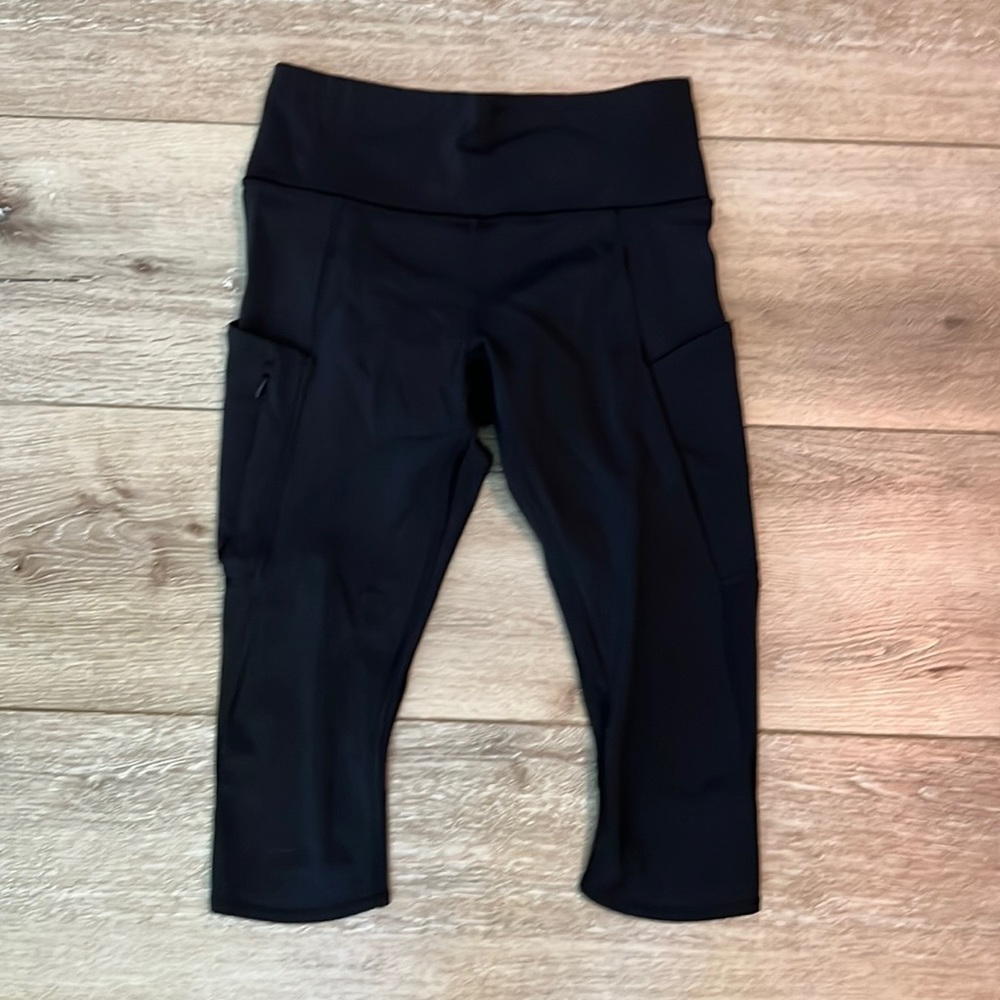 Athleta cropped leggings with side pockets
